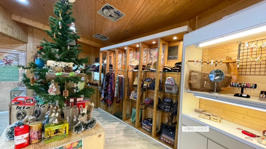 鄒族文化部落，紀念品商店。