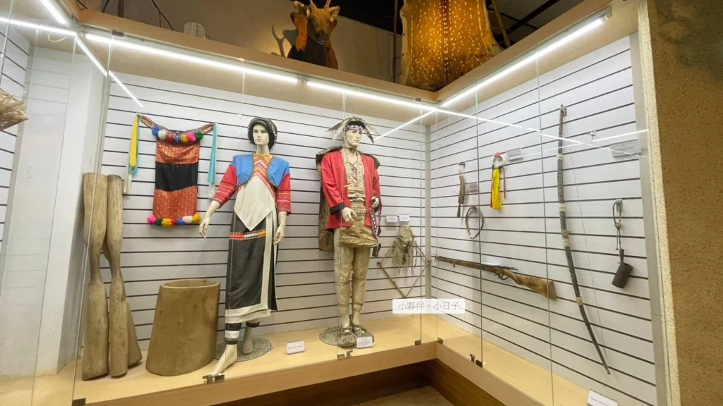 鄒族傳統服飾。