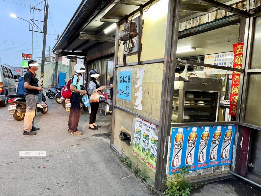 很多人慕名而來，想吃手工肉包要排隊唷！