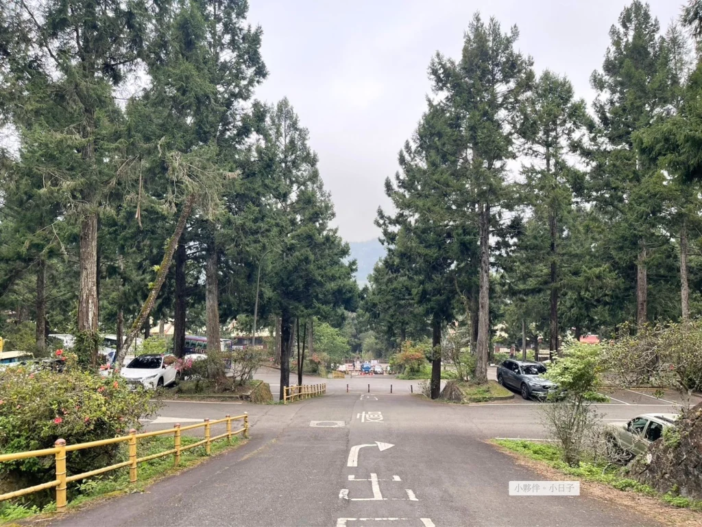 第一停車場占地大，主要停放大客車、小客車及重型機車。