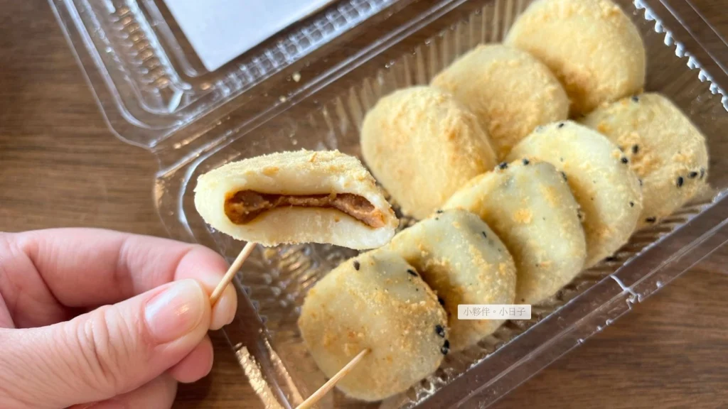麻糬有花生、芝麻口味。