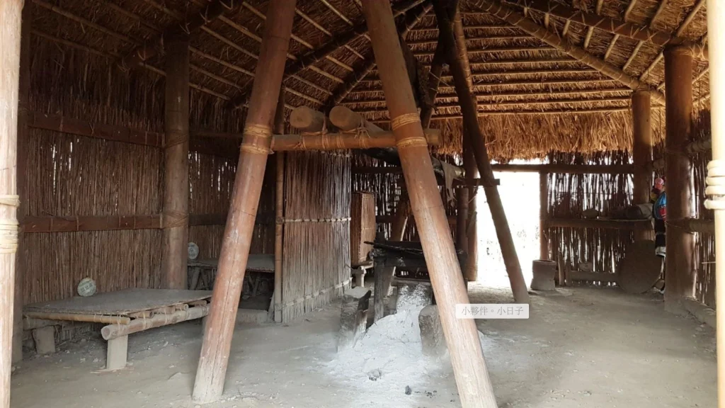 傳統部落整個家族會居住同個家屋內，分享彼此獵物、農作與祭祀。