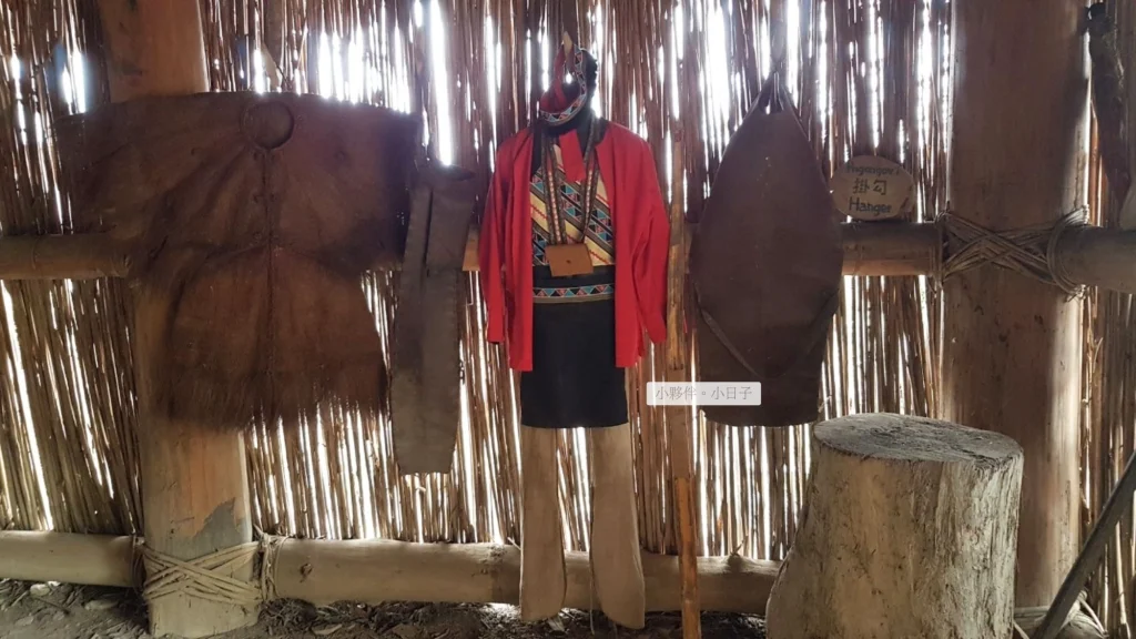 鄒族女性傳統服飾。