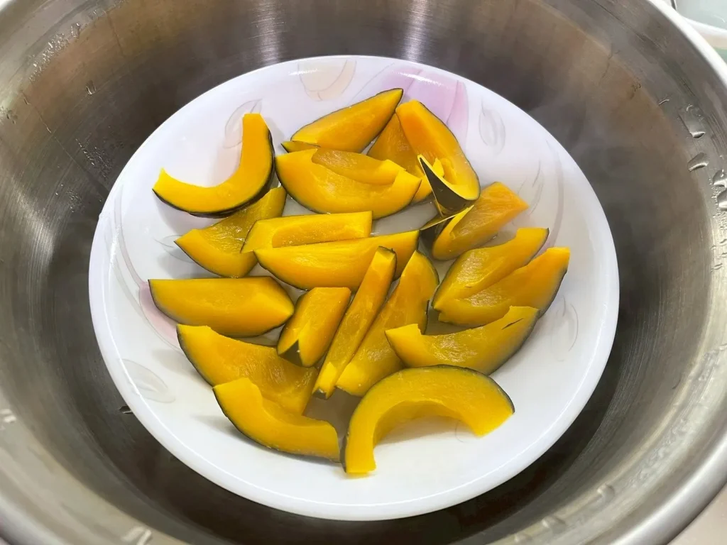 9個月寶寶手指食物:貝貝南瓜(栗子南瓜)。