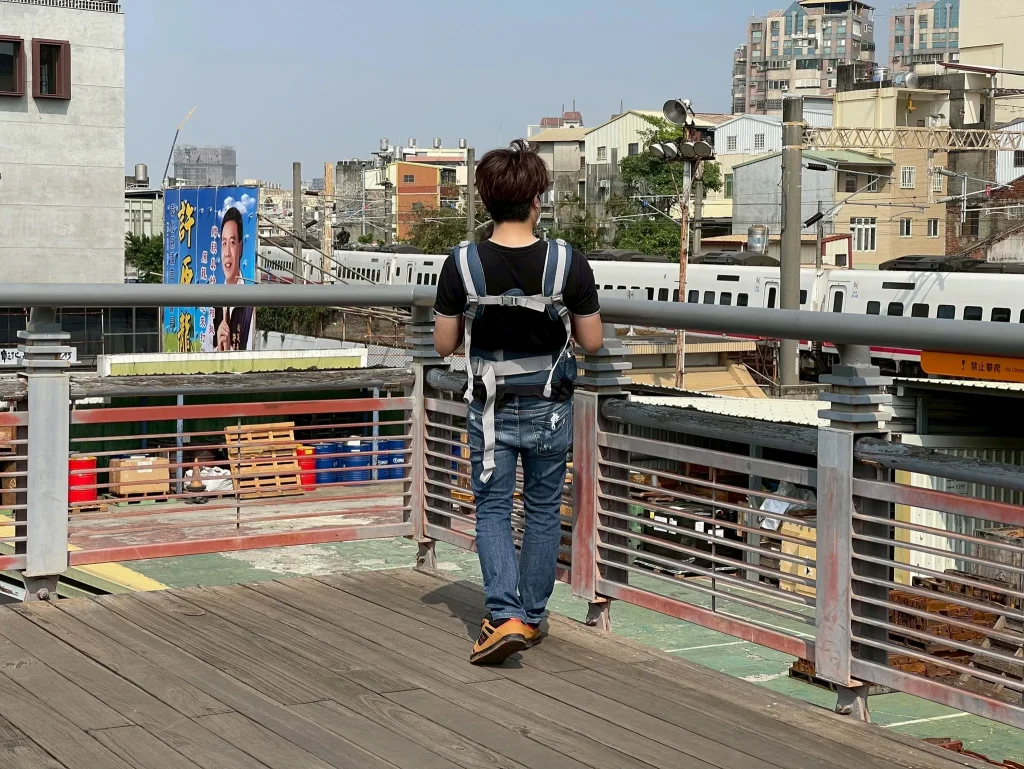 另一側火車行駛的畫面