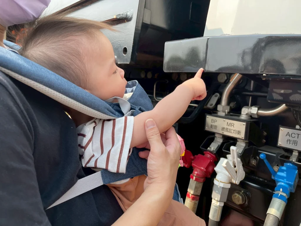 第一次近距離接觸這麼大型的交通工具。