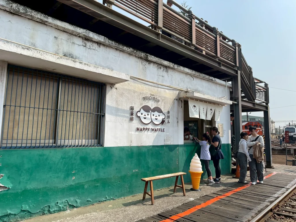 觀景台視角(下方販售雞蛋糕)