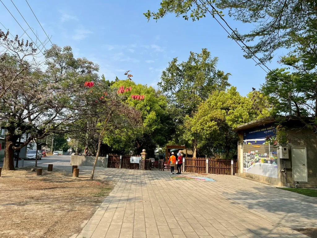 扇形車庫小公園