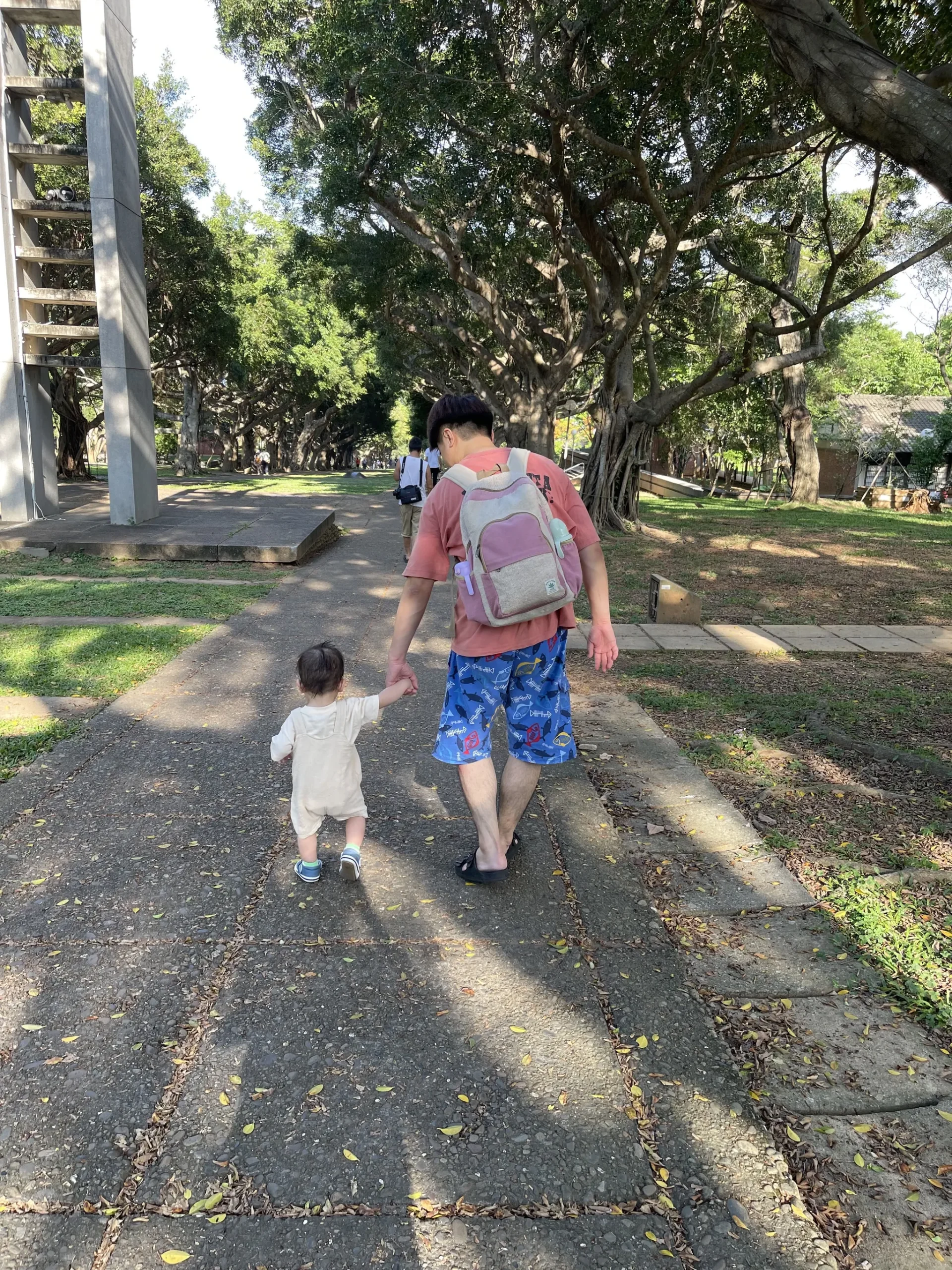 東海大學一日遊｜帶 1 歲寶寶輕鬆玩，乳牛、草地、馬兒與乳品小棧一次體驗