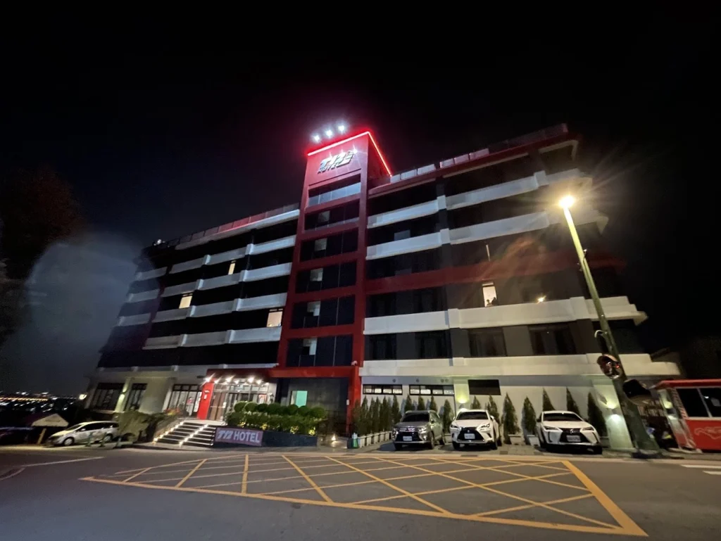 麗寶賽車主題旅店住宿心得｜親子入住真實評價。