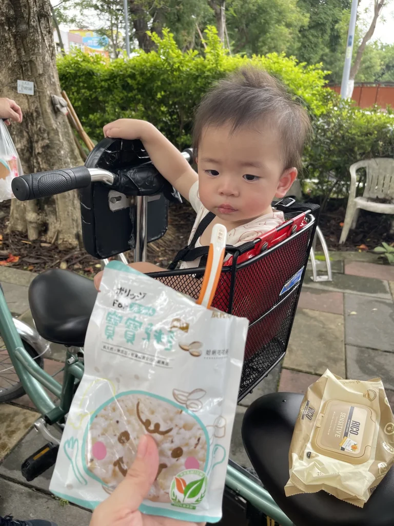 想再騎一次東豐綠廊，但孩子餓了就先休息