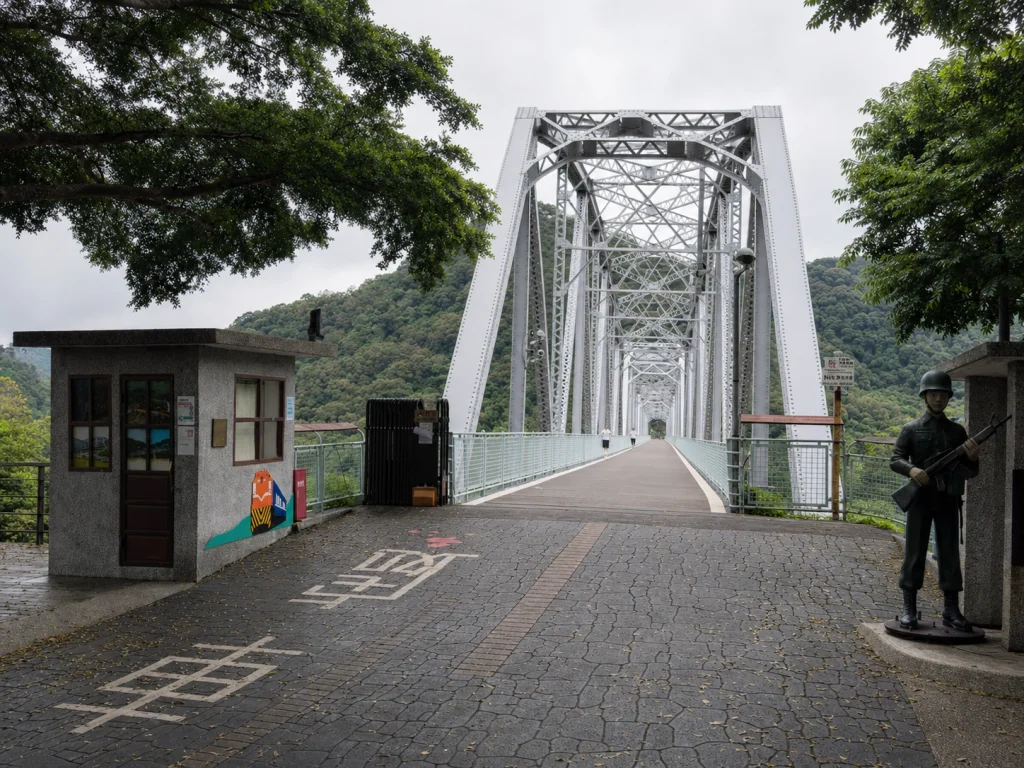 花樑鋼橋：近距離看大甲溪
