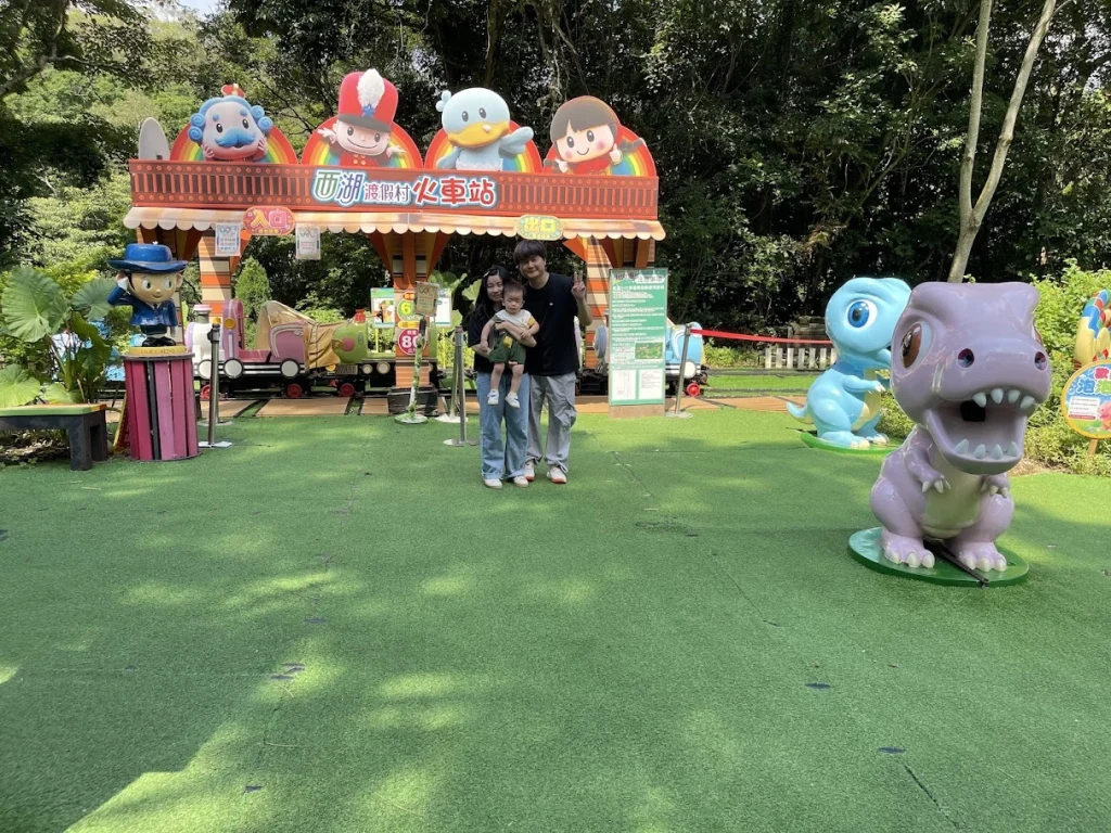企劃媽咪一家人在西湖渡假村合照。