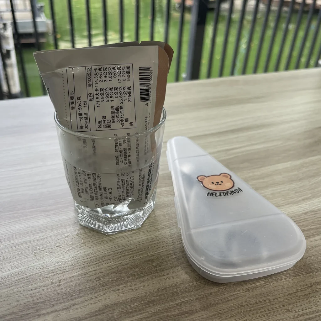 淨園農場遊客中心取熱水溫寶寶粥。
