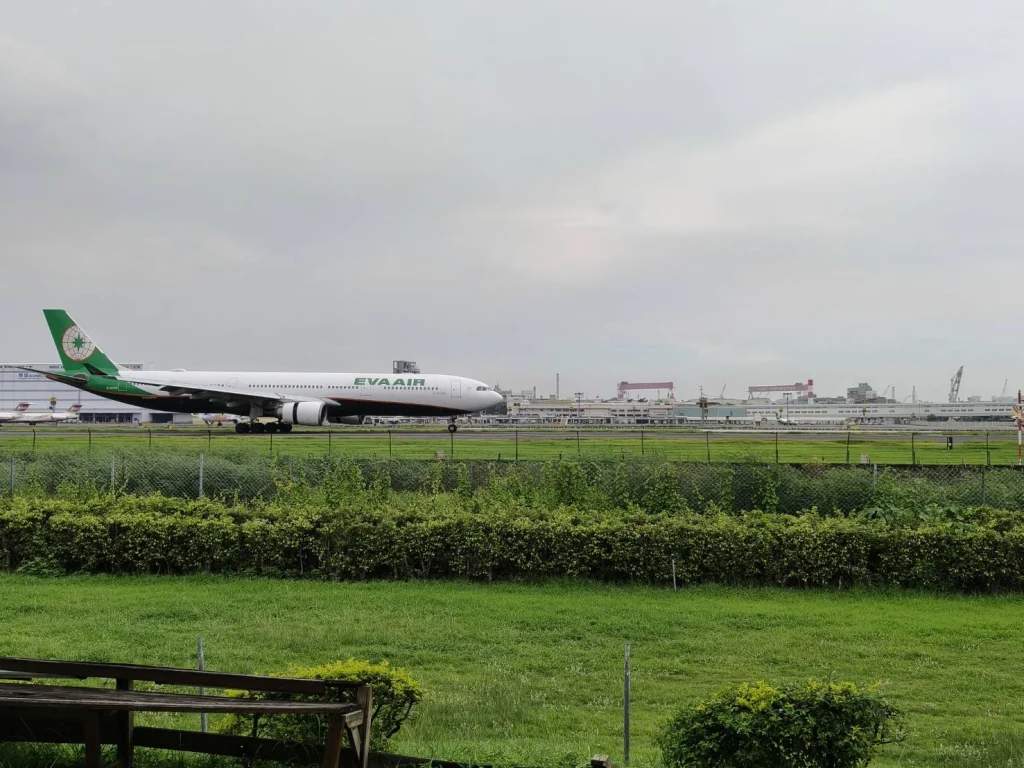 戶外景觀區看飛機