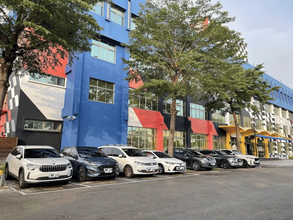華園大飯店草衙館位置與停車場
