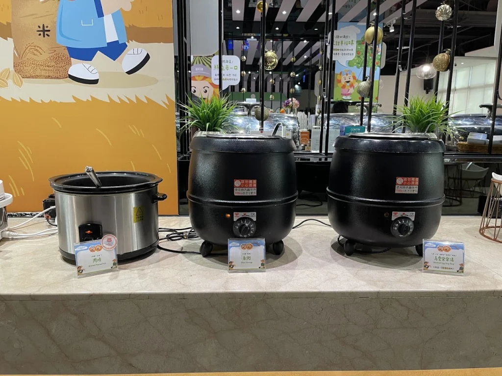 華園飯店早餐-白粥、肉燥、湯品