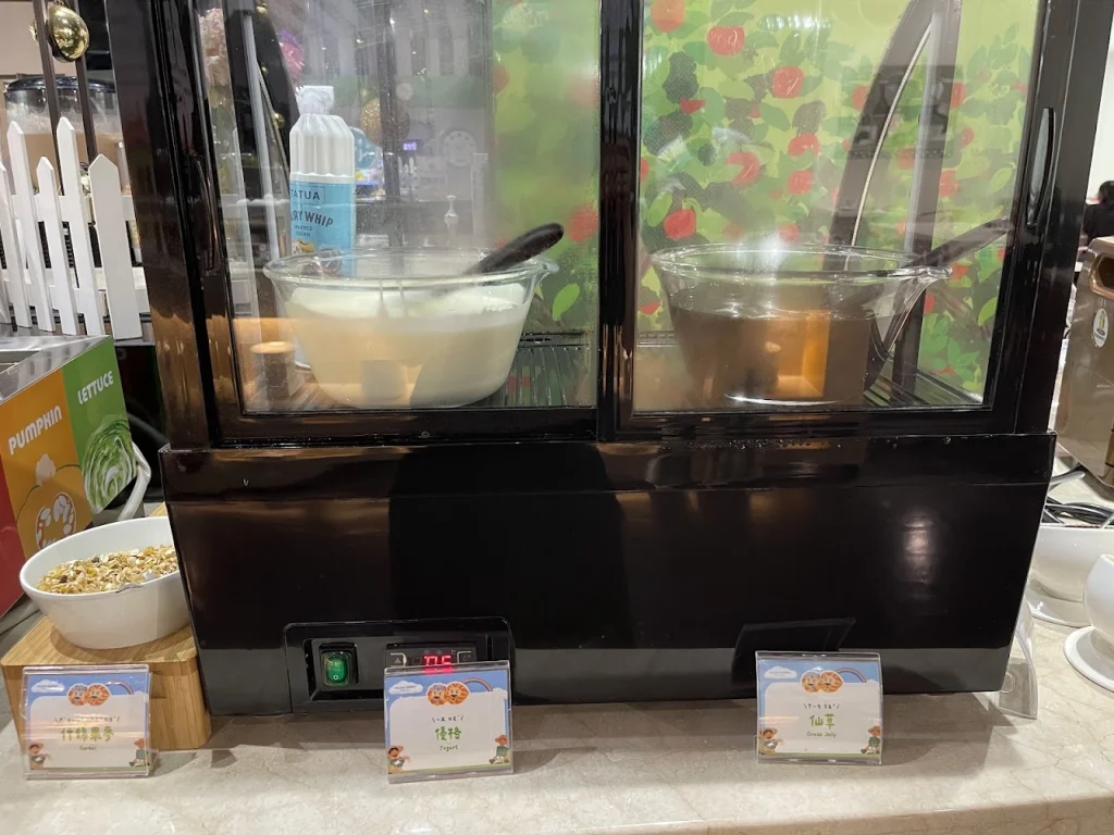 華園飯店早餐-優格、仙草、麥片