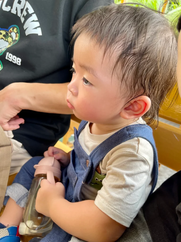 弟弟體力耗盡，直接睡著！