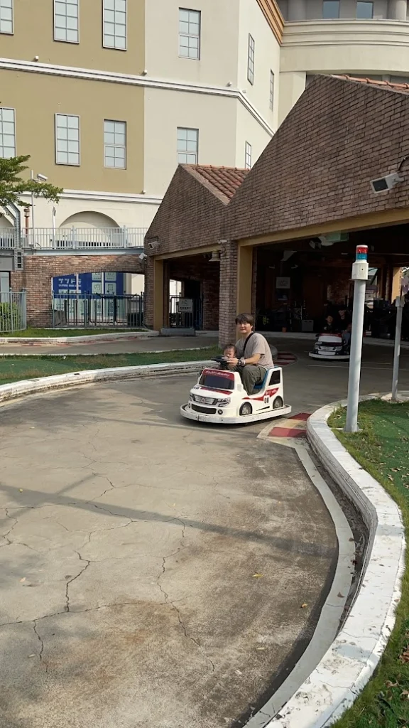 第四站:爸爸陪坐 甩尾小車手
