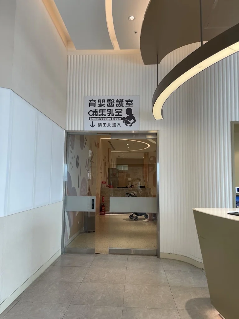 到 SKM Park 哺乳室吃寶寶粥、吹冷氣