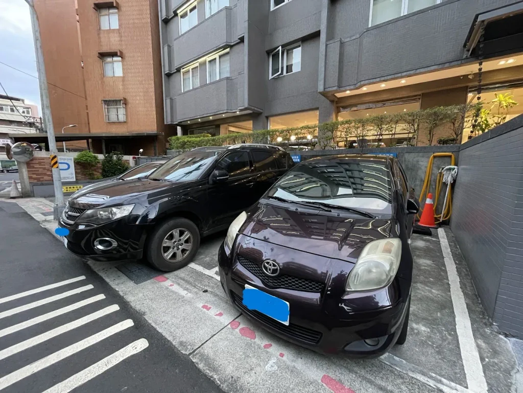 丹迪旅店天母店停車